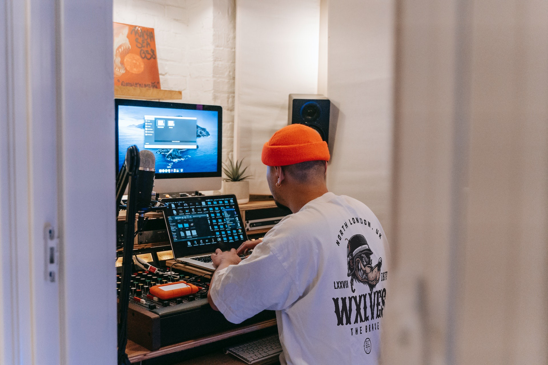 WXLVES MERCH